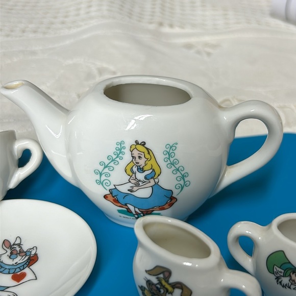 🖤Vtg Disney Ceramic tea miniature set of Alice in Wonderland - Picture 3 of 14